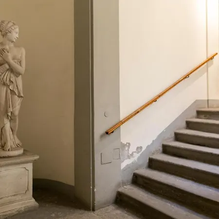 Guelfi Loft In A Historic Palace Apartment Florence