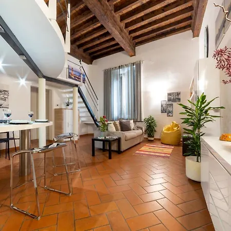 Guelfi Loft In A Historic Palace Apartment Florence