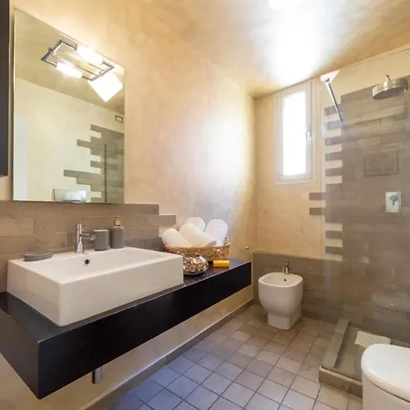 Guelfi Loft In A Historic Palace Apartment