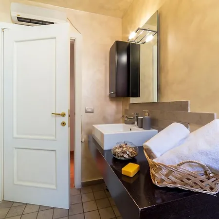 Guelfi Loft In A Historic Palace *