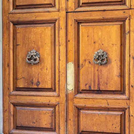 Guelfi Loft In A Historic Palace Apartment